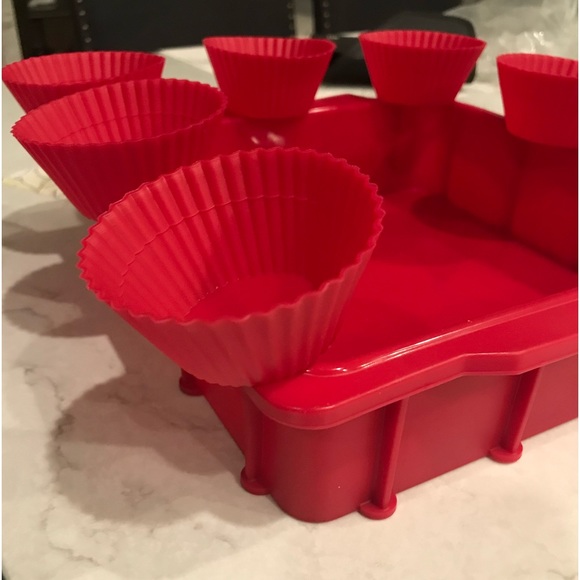 Red Silicone Baking Kit with 8x8-inch Baking Pan & Reusable Cupcake Liners - Picture 3 of 5